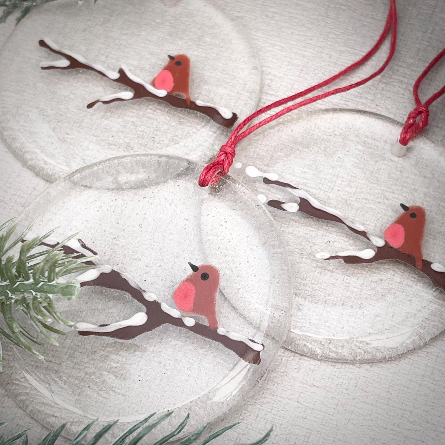Robin on a snowy branch - round hanger